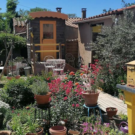 La Fee Viviane Et Michel L'Enchanteur Robion en Luberon Exterior foto