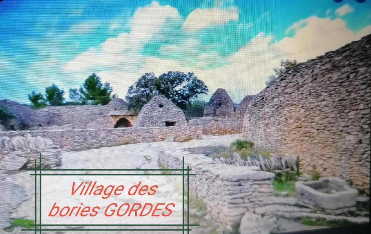 La Fee Viviane Et Michel L'Enchanteur Robion en Luberon Exterior foto